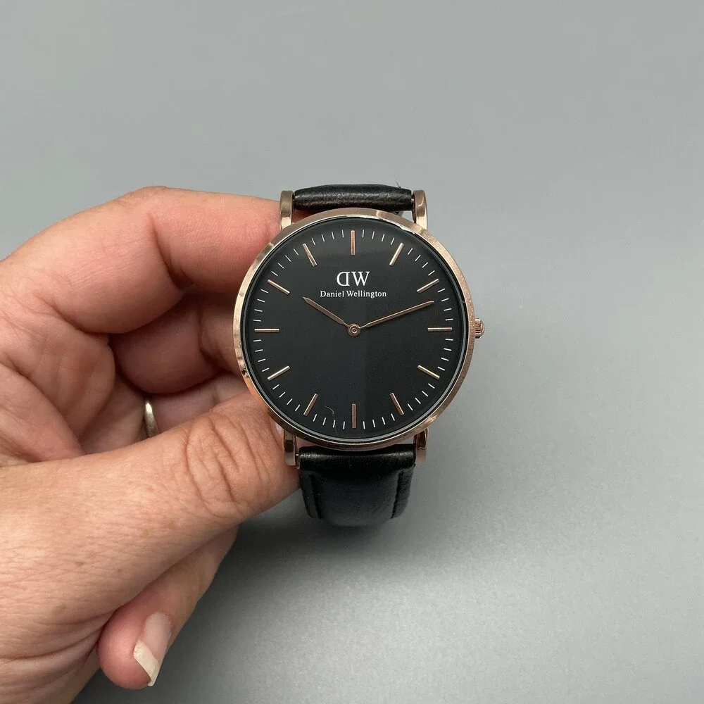 Daniel Wellington Mens Watch 40mm Black Dial Rose Gold Tone Leather New Battery